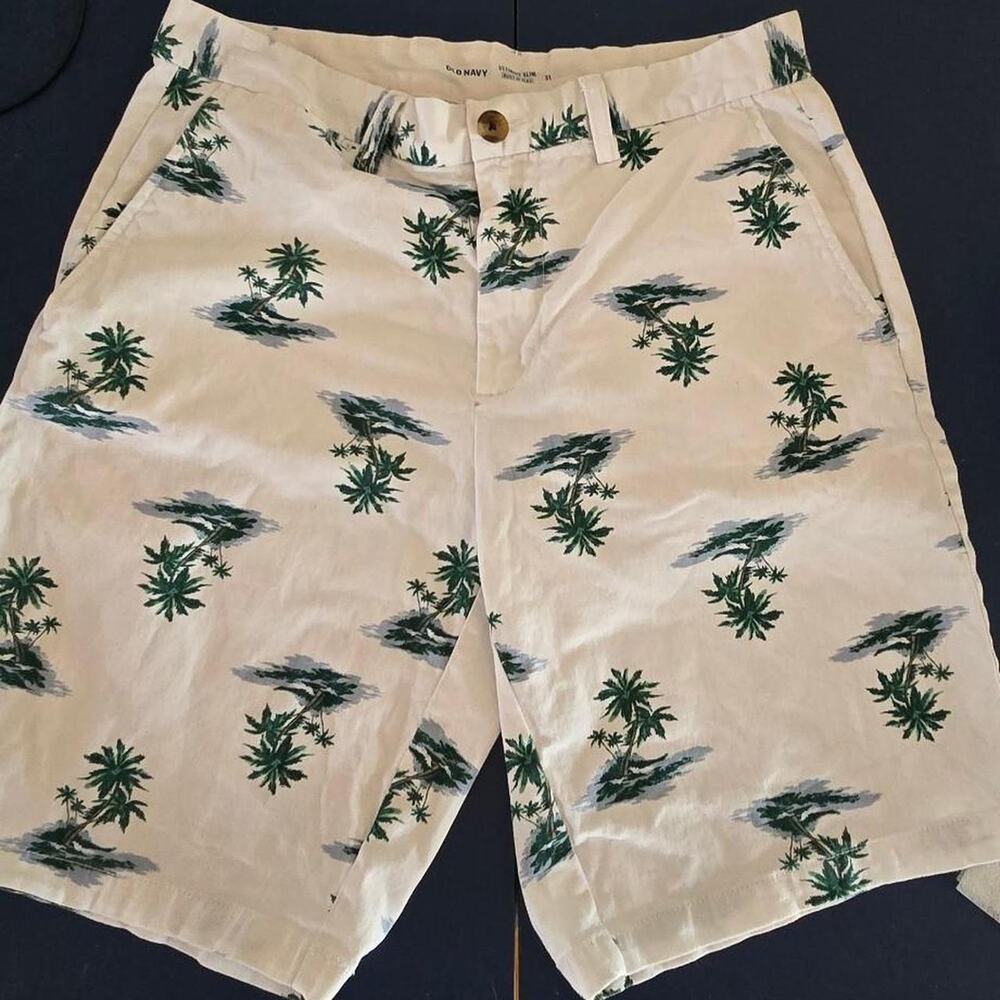 Old Navy Ultimate Slim Mens 31 white palm tree tropical Print Summer Casual